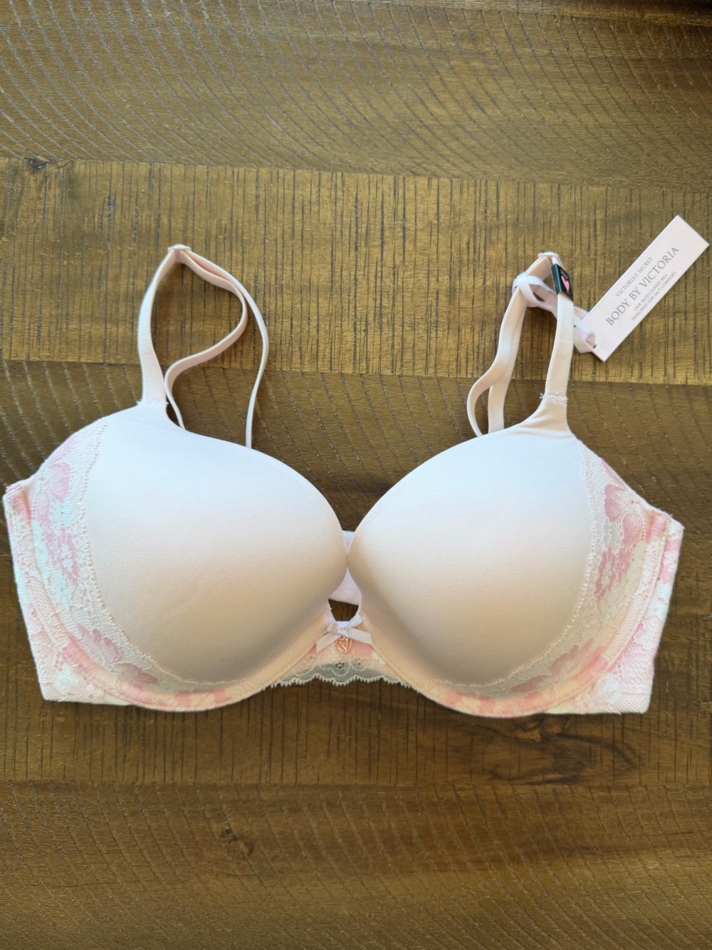 Victoria’s Secret Body by Victoria Push Up Bra Light Pink with Lace 34DD NWT